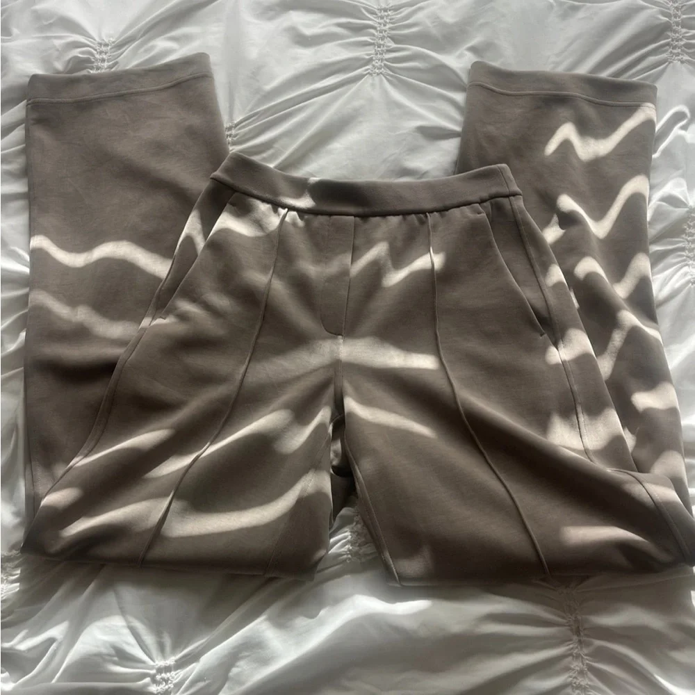 Lululemon Pintuck Softstream Wide Leg Pants in Taupe - Picture 3 of 5